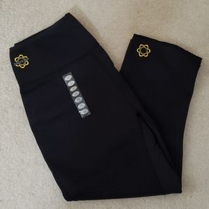 NWT XXL Zaggora Hot Pants crop workout pants